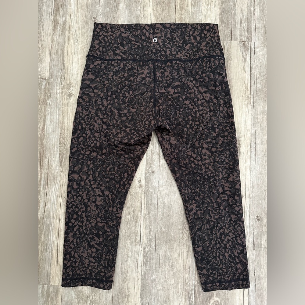 EUC. Lululemon Wunder Under Crop size 12 21"Wild Thing Camo Brown Earth Multi